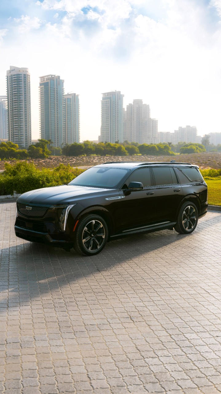 A front 3-4 view of the Cadillac ESCALADE IQL